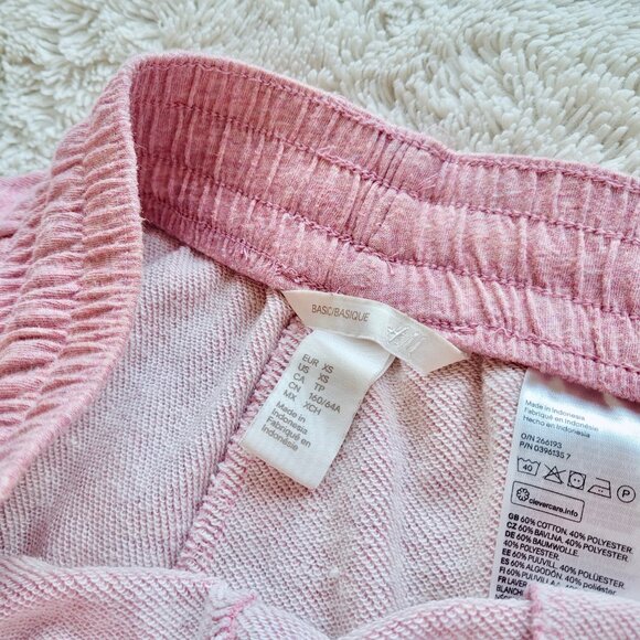 ๐ 2/$25๐ H&M Basics | Cute Sweatshorts in Light Pink - Picture 4 of 9